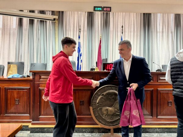 Στο Δημαρχείο Λάρισας αθλητές της γερμανικής SVC04 Sonneberg – Μαμάκος: «Σε αυτή την πόλη έχετε μόνο φίλους»