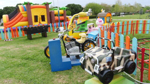 Λούνα παρκ στο πάρκο Χατζηχαλάρ (φωτ. & βίντεο)