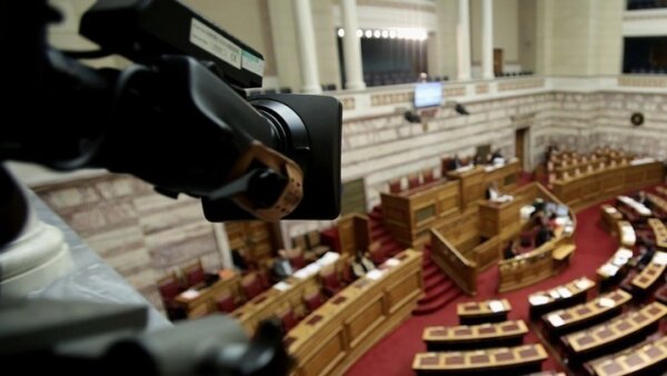 Κόμματα δημιουργούνται, διαλύονται, αναδιατάσσονται… Ο πολιτικός σεισμός ξεκίνησε!
