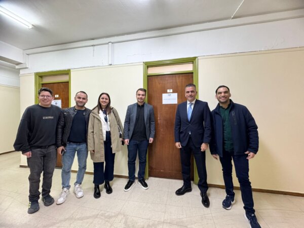 Με τη νεολαία στο Γραφείο του ΔΣΝ ο Θ. Μαμάκος (φωτ.)