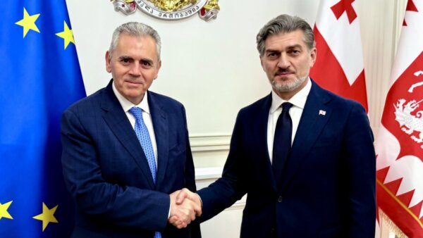 «Φωτιά» στο τηλέφωνο του Μάξιμου