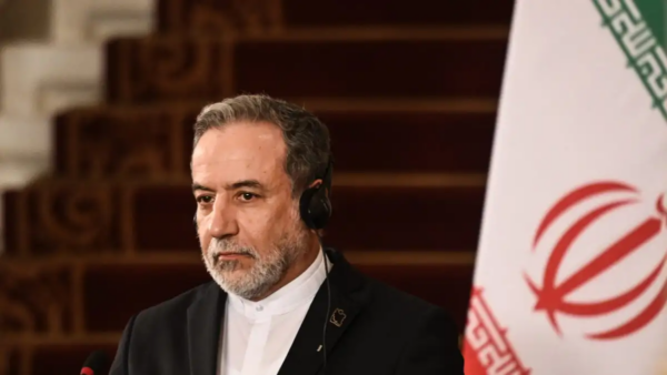 Το Πακιστάν μιλάει για «σημαντικές εξελίξεις» στις διαπραγματεύσεις ΗΠΑ και Ιράν – Στο Ισλαμαμπάντ ο Αραγτσί