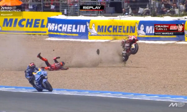 Τρομακτικό ατύχημα στο MotoGP – Κόπηκε στα δύο η μηχανή του Μάρκεθ