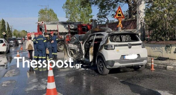 Φωτιά σε ΙΧ στον κόμβο δικαστηρίων στη Θεσσαλονίκη (φωτ. & βίντεο)