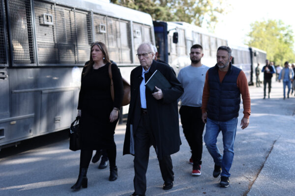 Αντιδράσεις δικηγόρων και συγγενών θυμάτων για την παράσταση του ελληνικού δημοσίου (βιντεο)