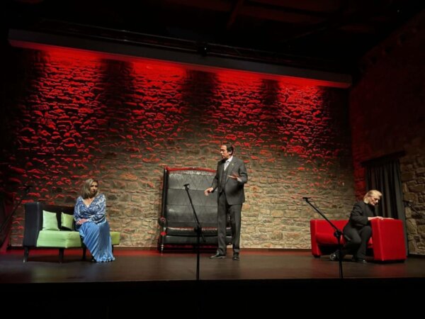 «Κεκλεισμένων των Θυρών»: Παράσταση στο Θέατρο «Κώστας Τσιάνος»