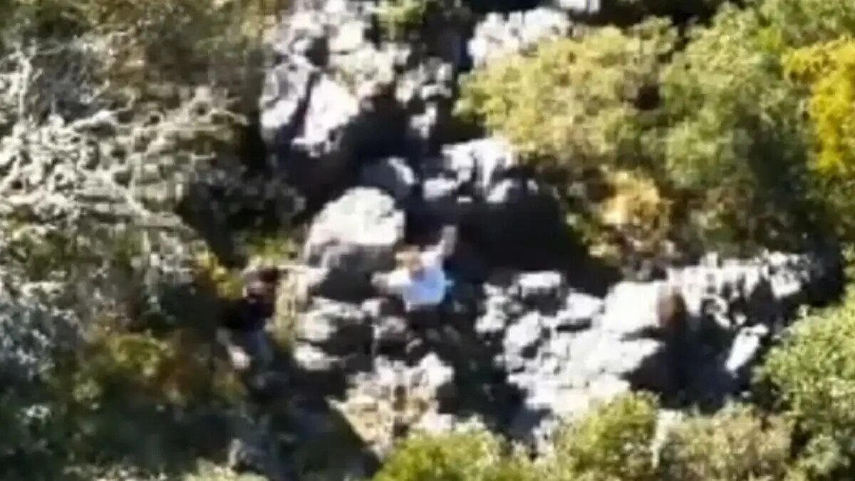 Drone της πυροσβεστικής εντοπίζει τους δύο πεζοπόρους που χάθηκαν σε δάσος της Κέρκυρας / πηγή φωτογραφίας orangepress.gr