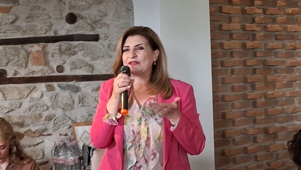 Ευ. Λιακούλη: «Ορμπανοποιούν τη χώρα!»
