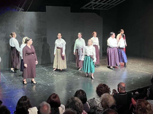 Συγκίνησε το κοινό της Λάρισας το μουσικοθεατρικό δρώμενο «Όταν Μιλάνε οι Ψυχές» (φωτ.)