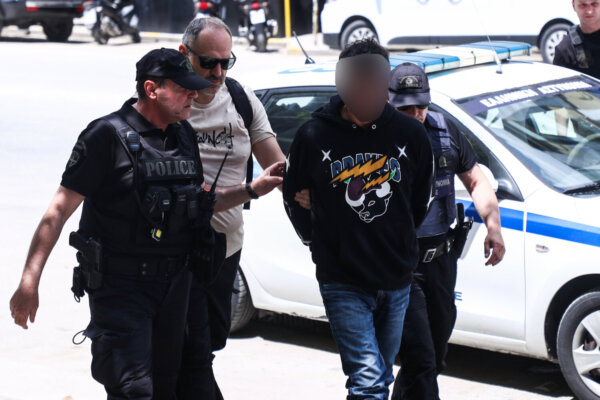 Έγκλημα στη Θεσσαλονίκη: Με πάνω από 14 «μαχαιριές» στο πρόσωπο κατακρεούργησε ο 30χρονος τον πατέρα του