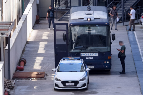 Απολογούνται οι 22 συλληφθέντες για το κύκλωμα του ΟΠΕΚΕΠΕ – Στο μικροσκόπιο λογαριασμοί, θυρίδες και οι «εγκέφαλοι» της οργάνωσης