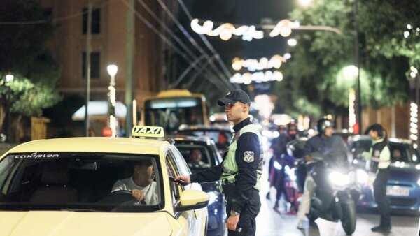 Συνελήφθη 26χρονη που «κάρφωνε» μπλόκα της ΕΛΑΣ σε ομάδα στα social media με μέλη οδηγούς