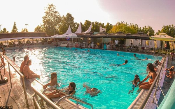 Ανοίγει τις πύλες της η Δημοτική Πισίνα Νεάπολης Λάρισας