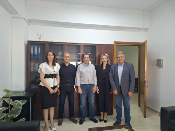 Στη ΔΟΥ Λάρισας το Οικονομικό Επιμελητήριο Θεσσαλίας: Επί τάπητος προβλήματα λειτουργίας Μητρώου και προθεσμίες ΚΑΔ