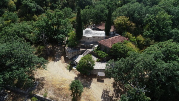 Τέλεση πρώτης Θείας Λειτουργίας στην Ιερά Μονή Αγίων Θεοδώρων Ραψάνης