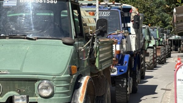 Φάρσαλα: Τρακτέρ στο κέντρο της πόλης από τους αγρότες