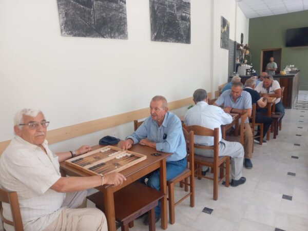 Τουρνουά Τάβλι στο ΚΑΠΗ του Δήμου Τυρνάβου (φωτ.)