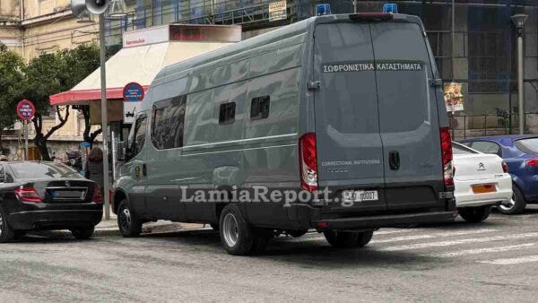 Δικαστήρια Λαμίας: «Παρέλαση» κρατουμένων των Φυλακών Δομοκού για όπλα και κινητά που βρέθηκαν στα κελιά τους