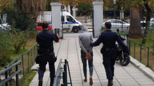 Βόλος: «Ξαναχτύπησε» ο Κάμελ – Επιτέθηκε σε περαστικό στη συνοικία των Παλαιών