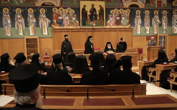 Αυξήσεις 60% έως 95% στις αποδοχές του Αρχιεπισκόπου και των μητροπολιτών