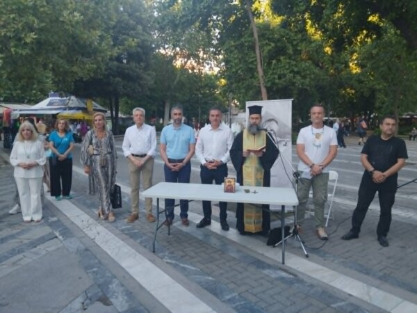 Άνοιξε τις πύλες της η 25η Έκθεση Βιβλίου Λάρισας (φωτ. & βίντεο)
