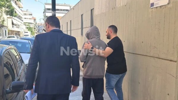 Τρίκαλα: Ποινική δίωξη για ανθρωποκτονία από πρόθεση σε ήρεμη ψυχική κατάσταση στον 86χρονο αδελφοκτόνο