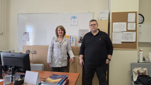 Δωρεά σύγχρονου εκπαιδευτικού εξοπλισμού στο Πρότυπο Γυμνάσιο Λάρισας (φωτ.)