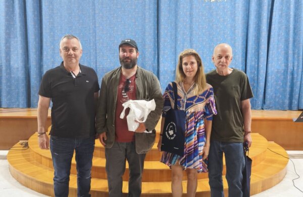 Άρης Σφακιανάκης και Ηρώ Σκάρου «μάγεψαν» μαθητές δημοτικού των Εκπαιδευτηρίων Μ. Ράπτου με τη δύναμη της λογοτεχνίας (φωτ.)