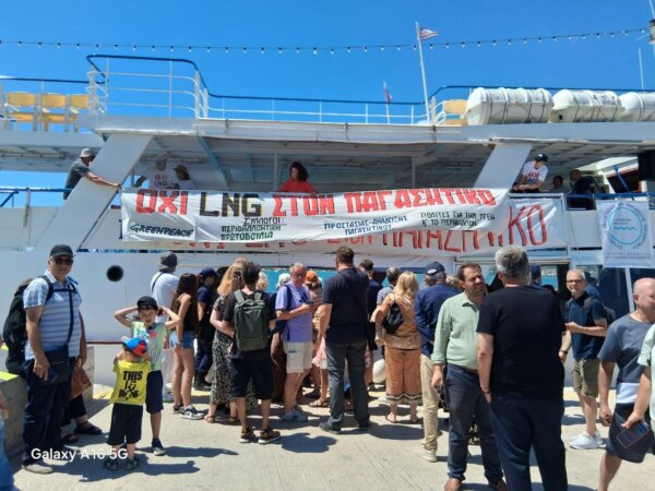 Δεκάδες Βολιώτες στην εν πλω κινητοποίηση για το LNG στον Παγασητικό
