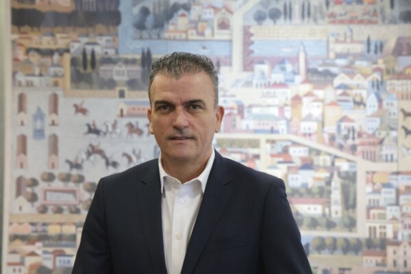 Μαμάκος: «Η ΑΕΛ θα βρει τον δρόμο της με ψυχραιμία, ενότητα και σεβασμό» – «Καταδικαστέα τα επεισόδια, δεν βοηθούν το μέλλον της ομάδας»