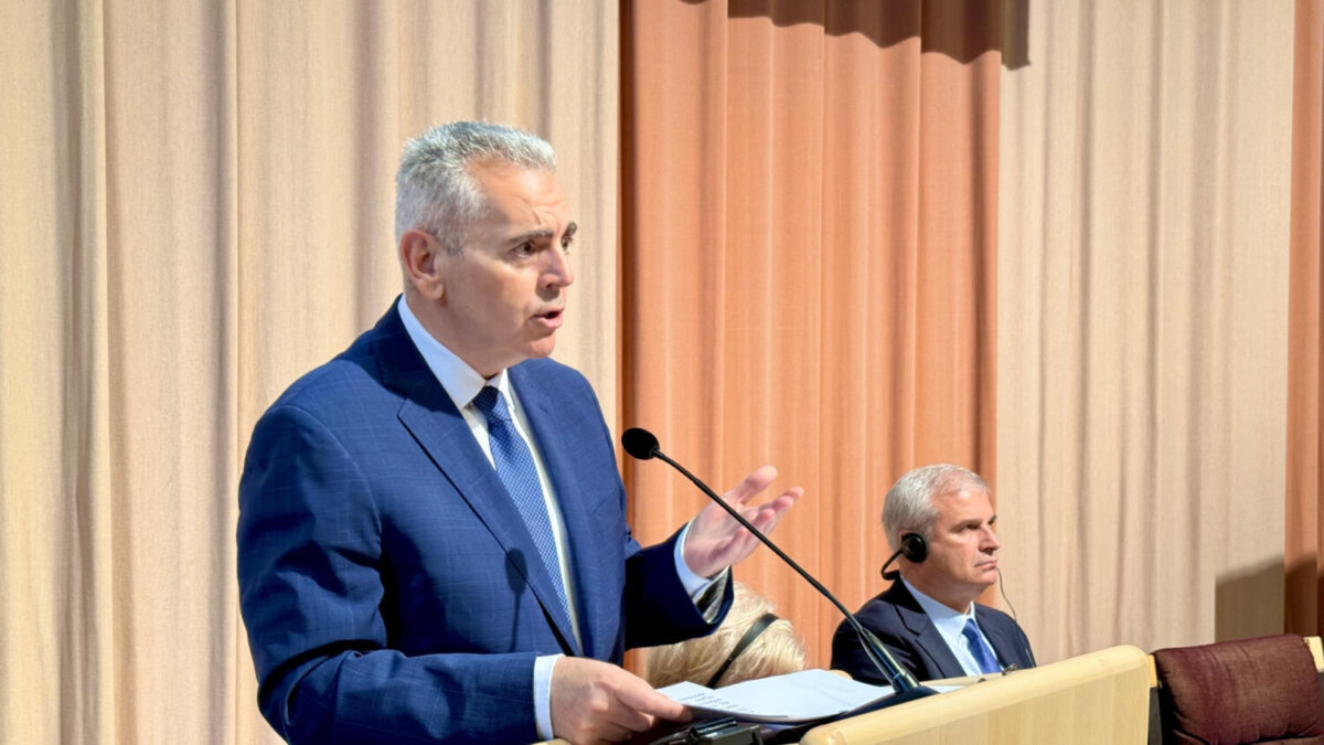 Ο δρ Μάξιμος Χαρακόπουλος στη Γενική Συνέλευση της ΔΣΟ